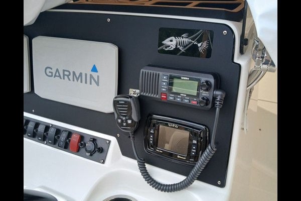 Electronics-focused dash panel upgrade on a 2016 Sea Hunt Ultra 225 center console